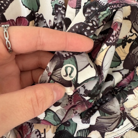 LULULEMON Wrap It Up Tank So Fly Butterfly Angel Wing Multi - Picture 10 of 10